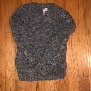Cable knit grey sweater with braided details